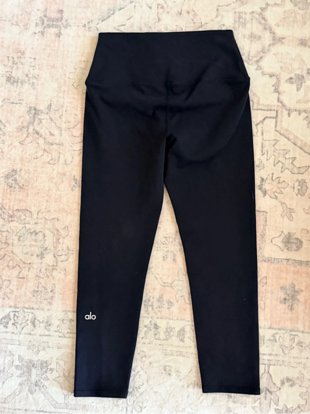 NWT ALO High-Waist Airbrush Capri -Black